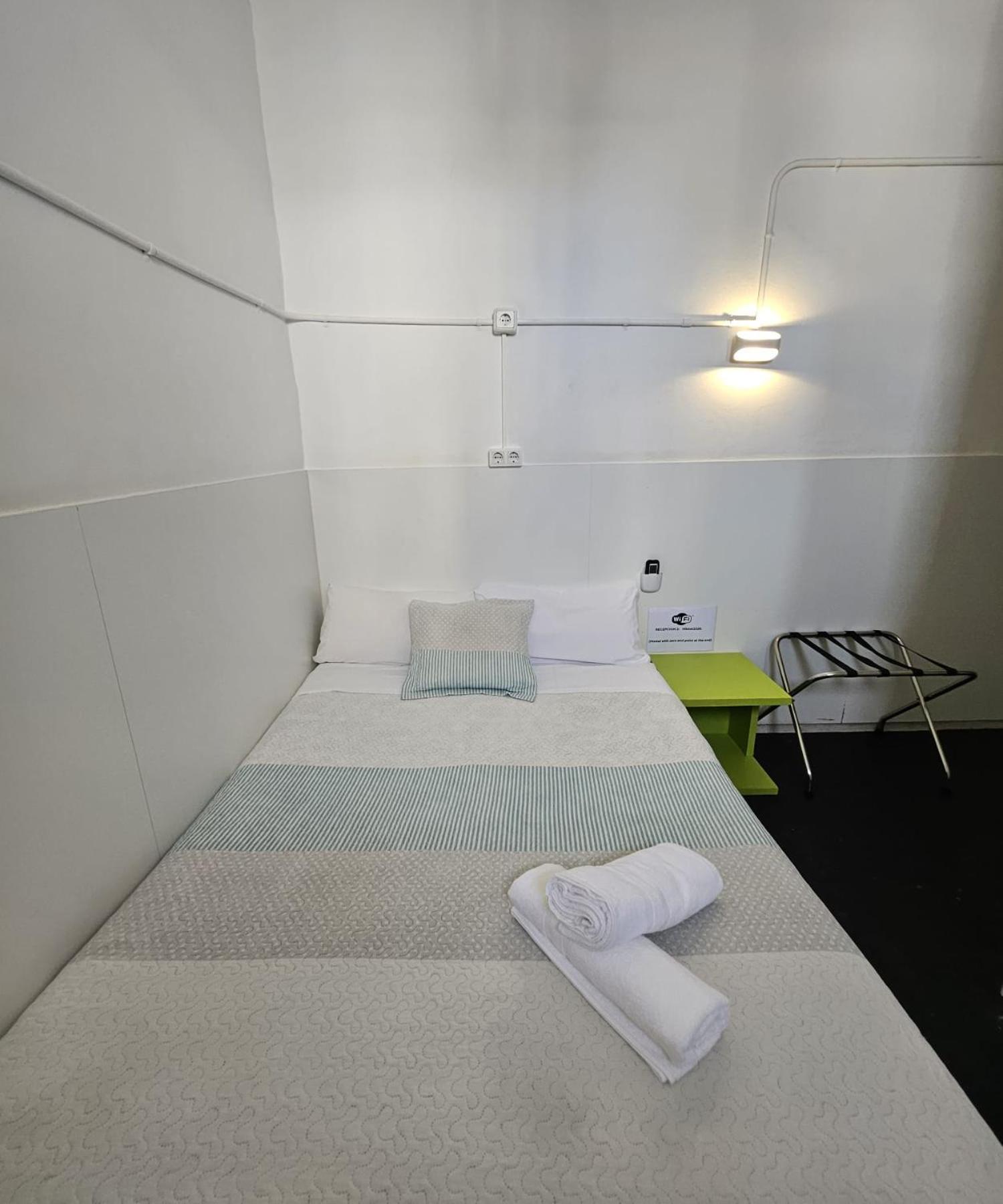 Central And Basic Universitat For Young Hostel — Fotos 1